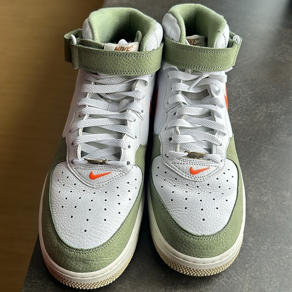 NIKE AIR FORCE 1 MIDS QS SIZE 12 BRSND NEW WITH BOX , GREEN AND WHITE - Picture 2 of 3